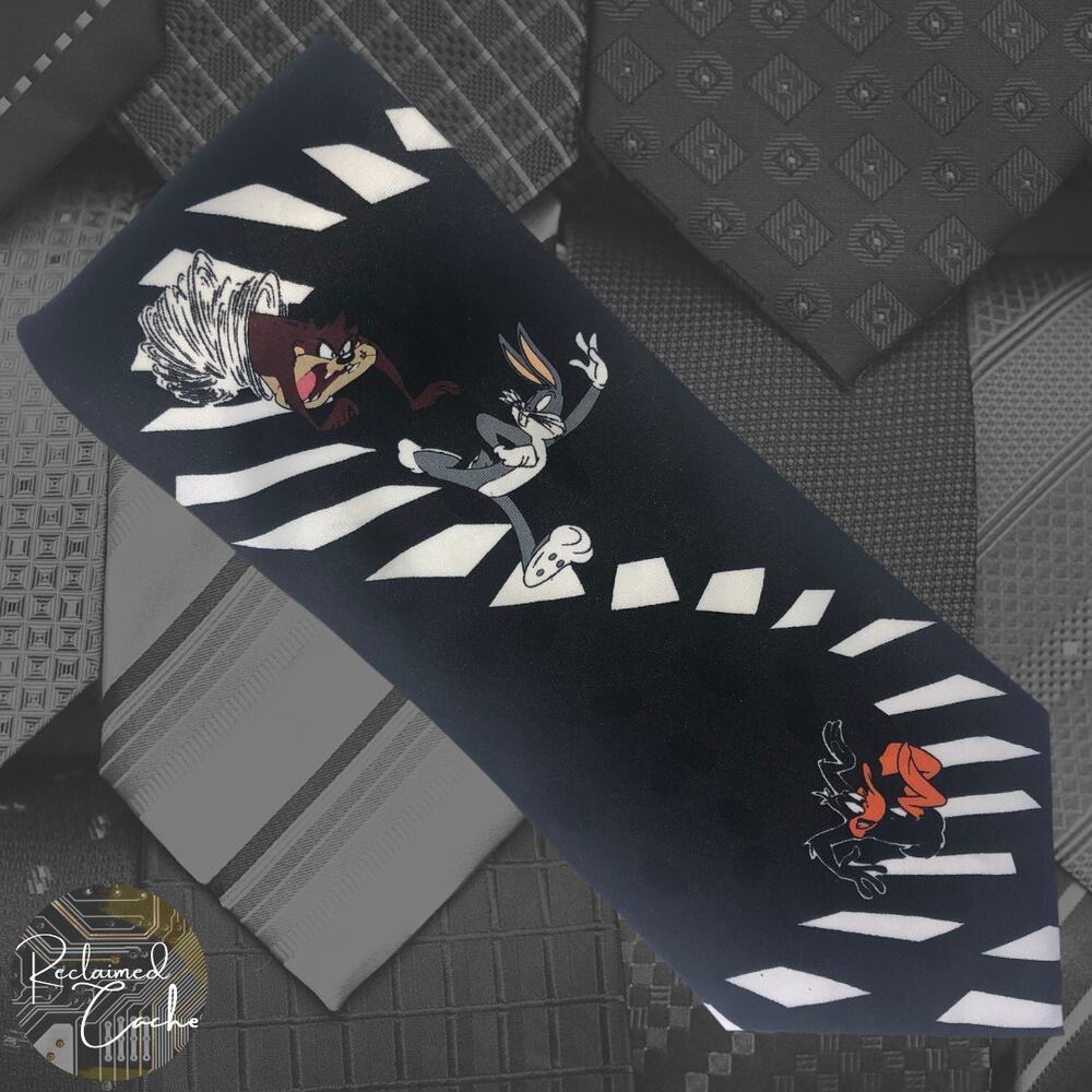 Looney Tunes Chasing Tie